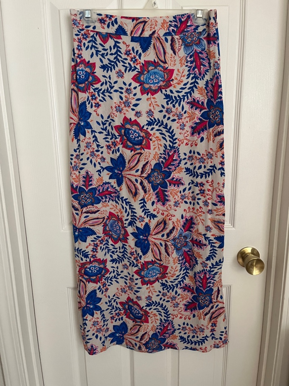 Vero Moda Blue and Cream Floral Maxi Skirt with Side Slit - Picture 6 of 10